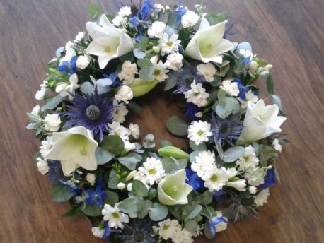 Blue and white Wreath SYM-316