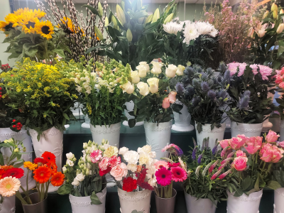 Florist Choice Flowers - A Florist’s Choice flower bouquet is a custom arrangement of the freshest seasonal flowers.
